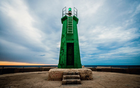Зелёный маяк в городе Дения, Испания
