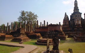 Старинный храм на курорте Лопбури, Таиланд