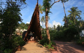 Арка на пляже на острове Ко Куд, Таиланд