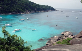 Залив на курорте острова Ко Лан, Таиланд