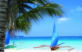 Лодки на пляже на острове Ко Куд, Таиланд