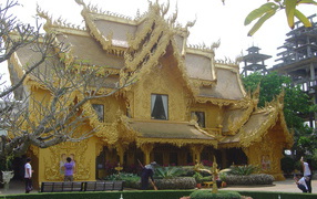 Golden temple in the resort of Chiang Rai, Thailand