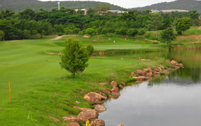 Поле для гольфа на курорте Лопбури, Таиланд