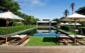 Бассейн в отеле на курорте Ча Ам, Таиланд