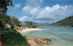 Хижина на побережье на курорте острова Ко Лан, Таиланд