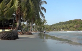 Отдых на пляже на острове Ко Куд, Таиланд