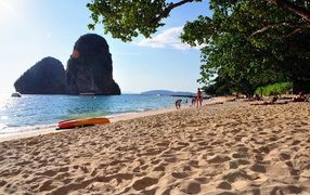 Отдых на пляже на курорте Чианг Рай, Таиланд