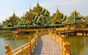 Храм на курорте Районг, Таиланд