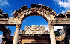 Старинная арка в Эфесе, Турция