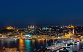 Вечер в заливе Стамбула