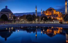 Вечерние фонари в Стамбуле