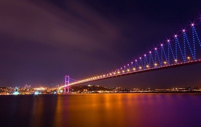 Подсветка моста в Стамбуле