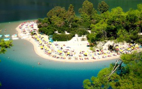 Отдых на пляже в Фетхие, Турция