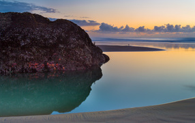 Камни на пляже Бэндон, США