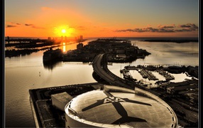 Закат над аэропортом в Майами