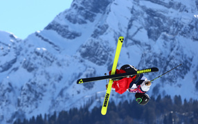 Обладатель золотой медали в дисциплине фристайл Джосс Кристенсен  из США