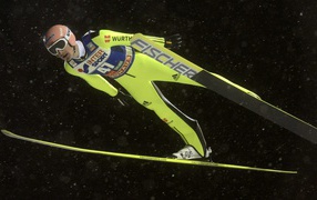 Обладатель золотой медали в дисциплине прыжки на лыжах с трамплина Зеверин Фройнд из Германии