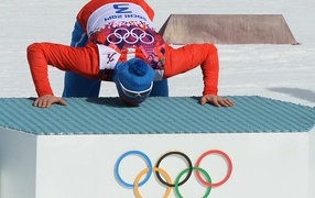Обладатель золотой медали в дисциплине лыжные гонки Александр Легков из России