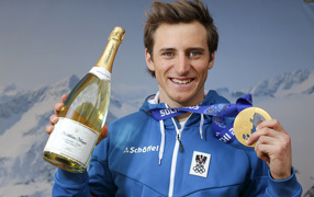 Обладатель золотой медали в дисциплине горные лыжи Маттиас Майер из Австрии