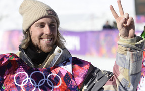 Обладатель золотой медали в дисциплине сноуборд Сейдж Коценбург из США 