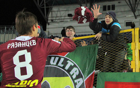Alexander Ryazantsev midfielder welcomes fans