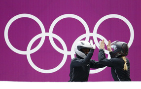 Американские бобслеистки Лорин Уильямс и Илана Майерс на олимпиаде в Сочи