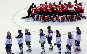 Американские хоккеистки обладательницы серебряной медали на олимпиаде в Сочи