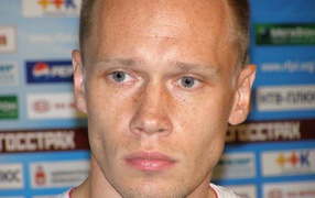 Вратарь Амкара Сергей Нарубин