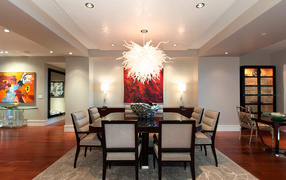 Необычная люстра в столовой