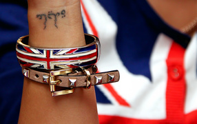 Арабская надпись на запястье