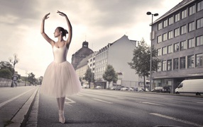 Ballerina dancing in the street