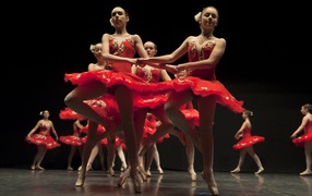Балерины в красном