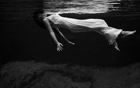 Балерина в воде