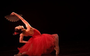 Балерина с веером