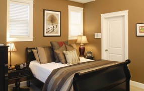 Кровать в спальне