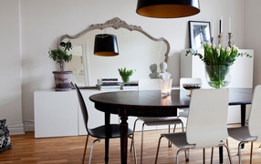 Black chandelier in the dining room