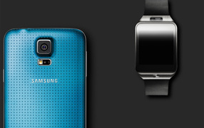 Голубой Samsung Galaxy S5 с часами