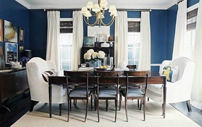 Blue walls in the dining room