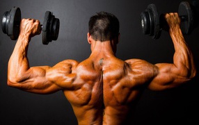 Бодибилдер с татуировкой