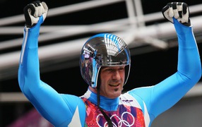 Обладатель бронзовой медали в дисциплине санный спорт Армин Цоггелер на олимпиаде в Сочи