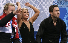 Канадские фигуристы Дилан Москович и Кирстен Мур-Тауэрс обладатели серебряных медалей