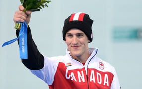 Канадский конькобежец Денни Моррисон обладатель серебряной и бронзовой медали