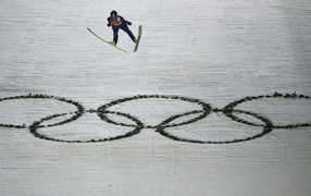 Карина Фогт немецкая спортсменка по прыжкам с трамплина золотая медаль в Сочи 2014 год