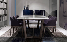 Удобные кресла в столовой