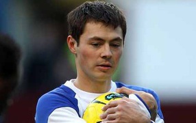 Футболист Динияр Билялетдинов с мячом