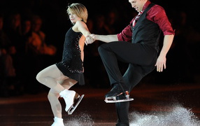 Дилан Москович и Кирстен Мур-Тауэрс канадские фигуристы обладатели серебряных медалей