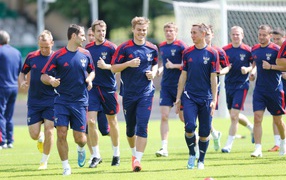 Dynamo striker Alexander Kokorin with his team