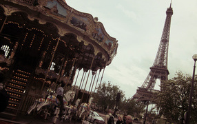 Эйфелева башня и карусель