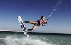 Девушка заниматься кайтингом