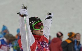 Обладатель золотой медали канадский фристайлист Александр Билодо в Сочи